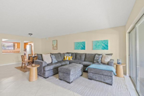 Sunny Beachside Oasis Sleeps 6,1 Blocktowaves